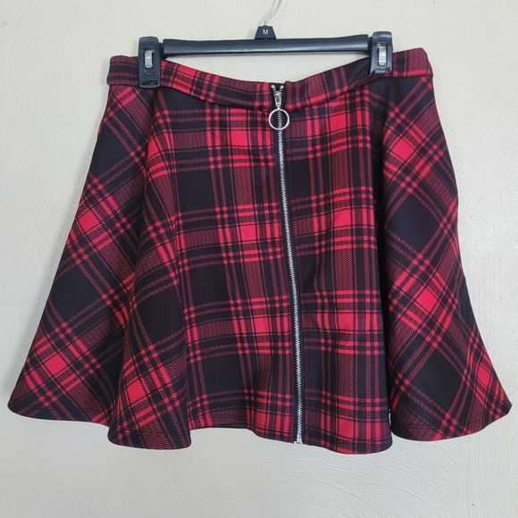 Hot Topic Black & Red Plaid O-Ring Skater Skirt Size Junior's Large - Picture 3 of 10